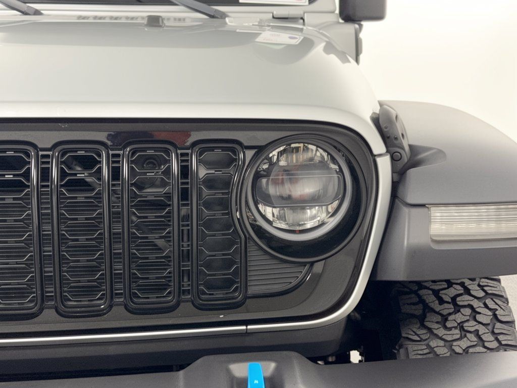 Used 2024 Jeep Wrangler Unlimited AWD/4WD image 12
