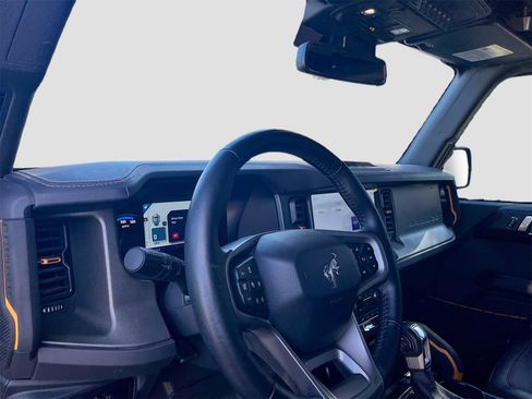 Used 2024 Ford Bronco Badlands image 9