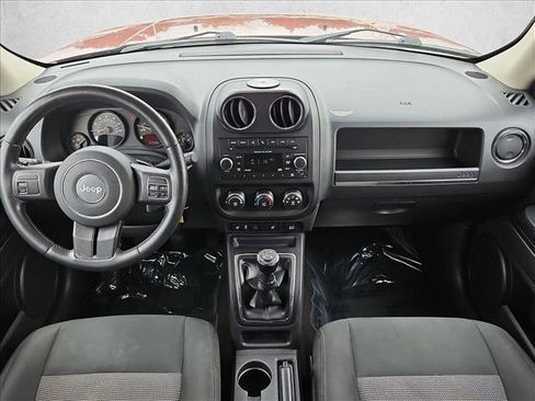 Used 2014 Jeep Patriot Latitude w/ Sun/Sound Group FWD image 16