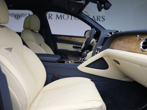 New 2025 Bentley Bentayga Extended Wheelbase image 29