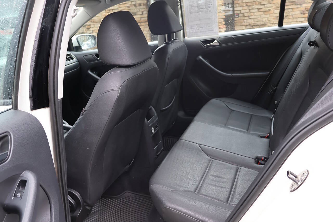 Used 2011 Volkswagen Jetta SE FWD image 15