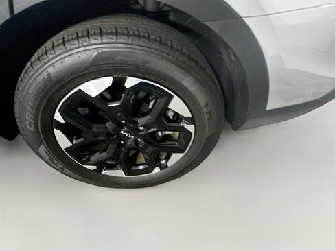 Used 2024 Kia Sorento S w/ Panoramic Sunroof Package image 11