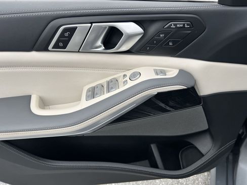 Used 2023 BMW X7 xDrive40i w/ M Sport Package image 15