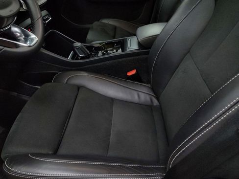 Used 2022 Volvo XC40 T5 R-Design image 16