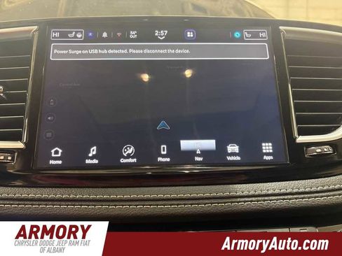 Used 2023 Chrysler Pacifica Limited image 18