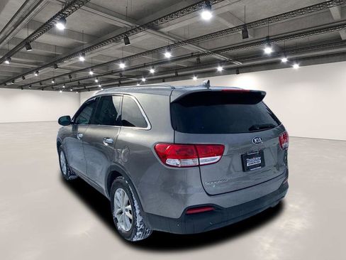 Used 2018 Kia Sorento LX image 3