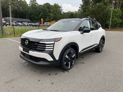 New 2025 Nissan Kicks SR w/ Illumination Package image 2