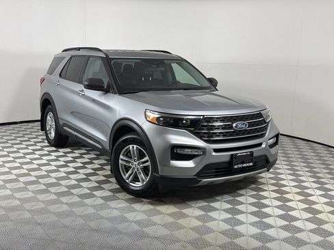 Used 2023 Ford Explorer XLT w/ Equipment Group 202A AWD/4WD image 2