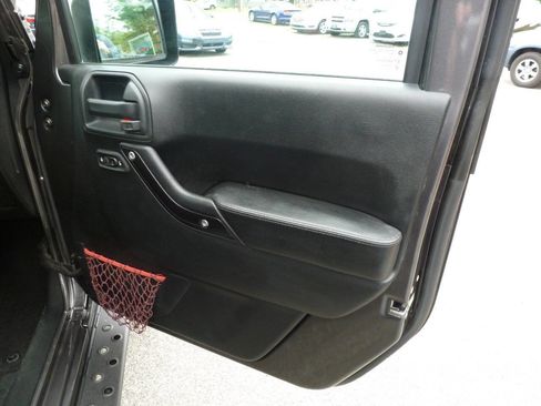 Used 2017 Jeep Wrangler Unlimited Rubicon AWD/4WD image 36