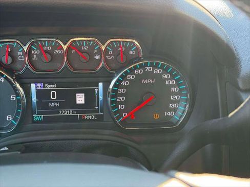 Used 2020 Chevrolet Suburban Premier image 25