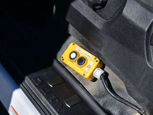 Used 2016 Ford F550 4x4 Regular Cab Super Duty image 12