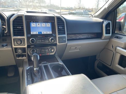 Used 2018 Ford F150 Lariat w/ Equipment Group 502A Luxury image 19