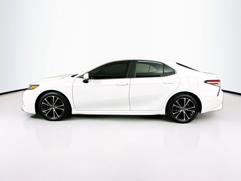 Used 2020 Toyota Camry SE FWD image 4