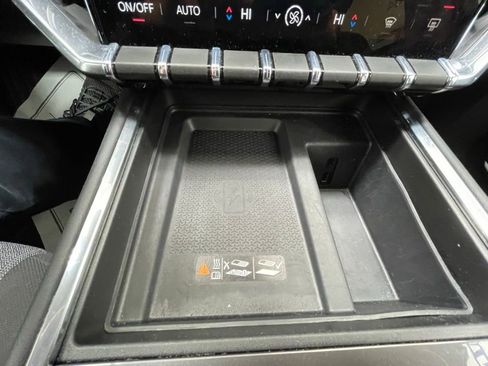 Used 2025 GMC Acadia Elevation image 19