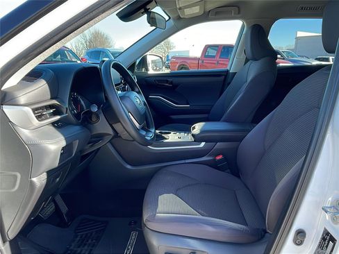 Used 2022 Toyota Highlander L image 21