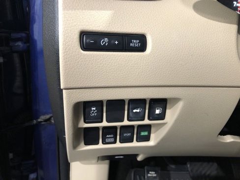 Used 2018 Nissan Rogue SV image 12