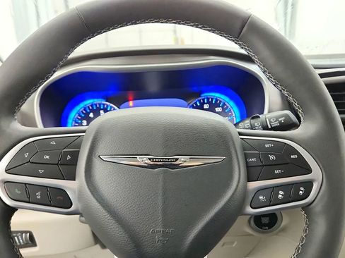Used 2024 Chrysler Pacifica Touring-L image 26