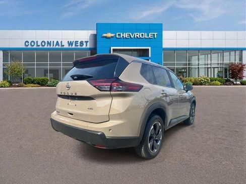 Used 2025 Nissan Rogue SV AWD/4WD image 11