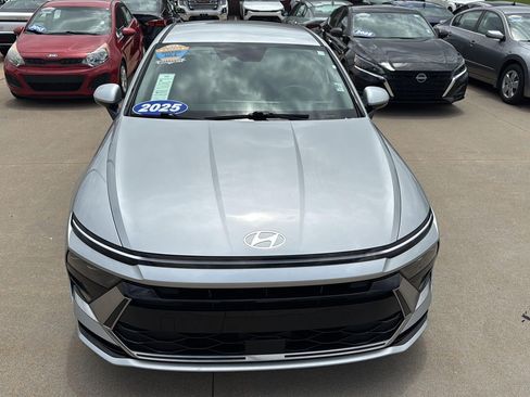 Used 2025 Hyundai Sonata SEL FWD image 8