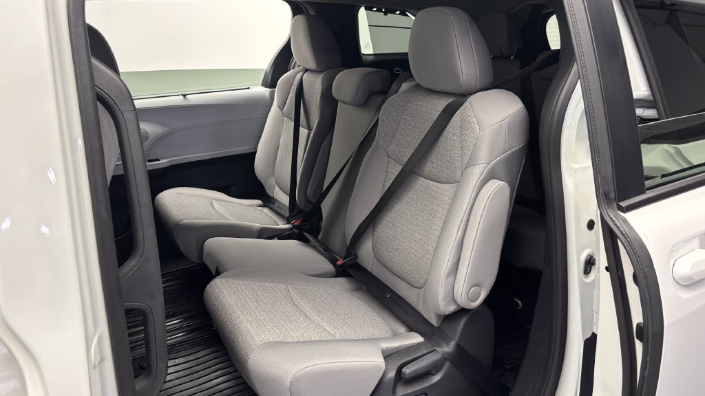 Certified 2026 Toyota Sienna LE FWD image 16