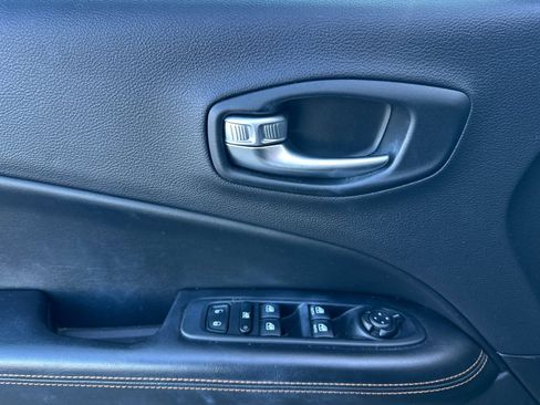 Used 2018 Jeep Compass Limited w/ Navigation Group image 12