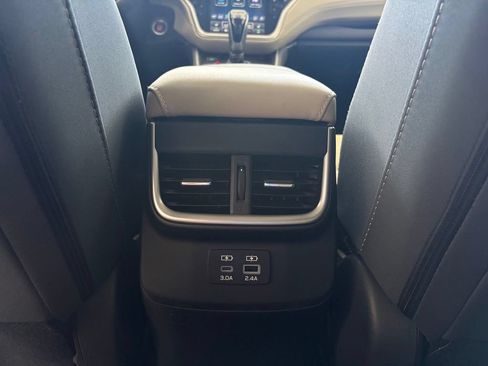Used 2025 Subaru Outback Premium AWD/4WD image 31