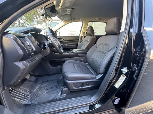 Used 2025 Nissan Pathfinder SV AWD/4WD image 12