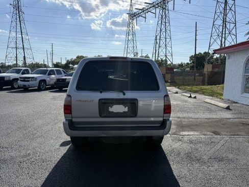 Used 2000 Toyota 4Runner SR5 RWD image 5