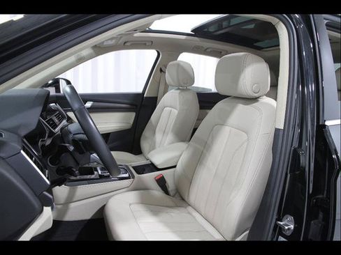 Used 2023 Audi Q5 2.0T Premium Plus w/ Premium Plus Package AWD/4WD image 5