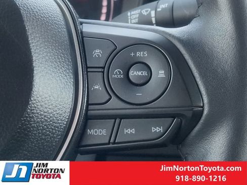 Used 2025 Toyota Corolla SE w/ SE Premium Package FWD image 30