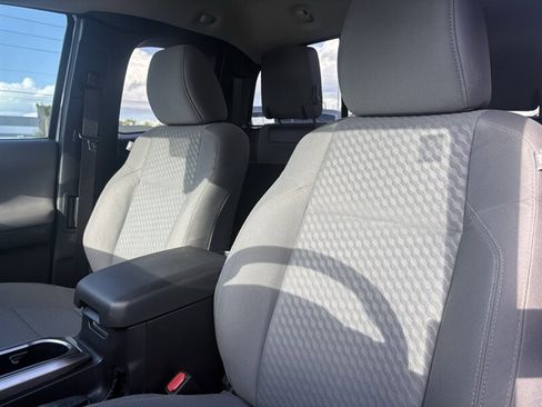 Used 2022 Toyota Tacoma SR5 w/ Technology Package image 9