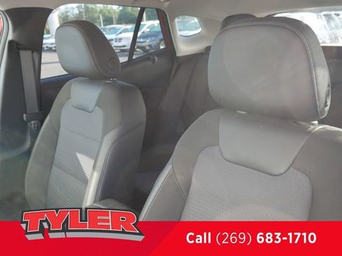 Used 2024 Chevrolet Trax LT w/ LT Convenience Package FWD image 35