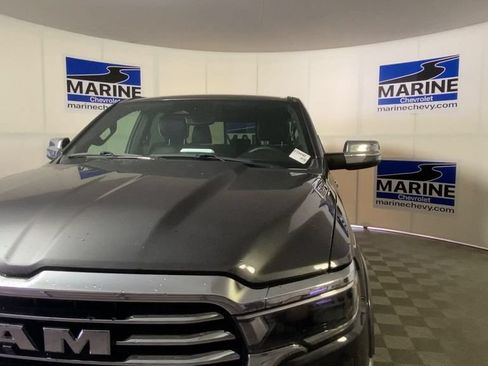 Used 2025 RAM 1500 Laramie AWD/4WD image 5