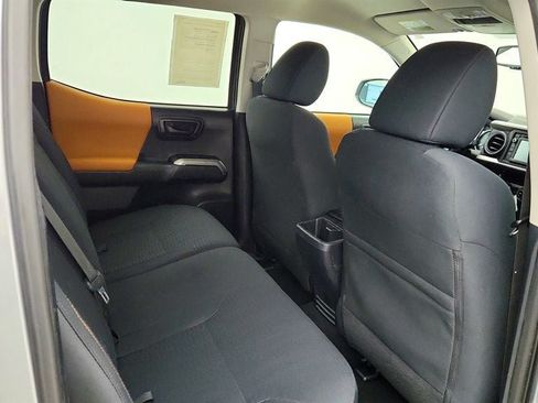 Used 2018 Toyota Tacoma SR5 RWD image 21