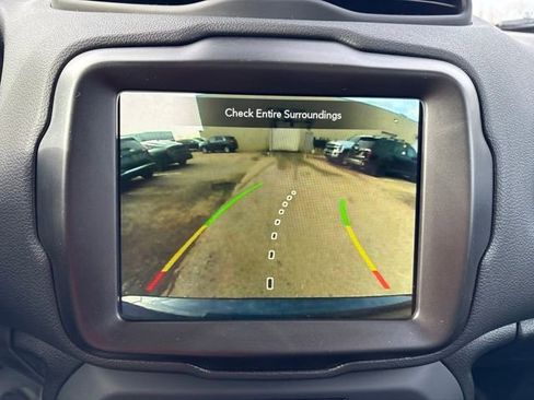 Used 2023 Jeep Renegade Latitude AWD/4WD image 15