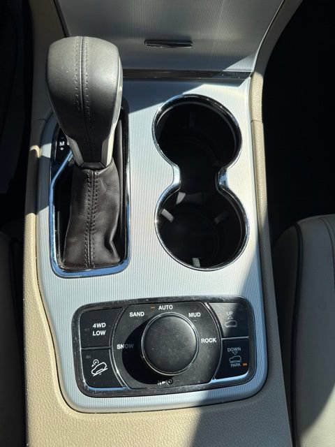 Used 2020 Jeep Grand Cherokee Summit AWD/4WD image 12