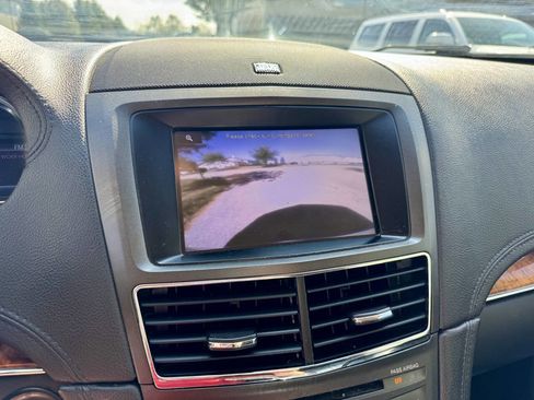 Used 2013 Lincoln MKT AWD image 22
