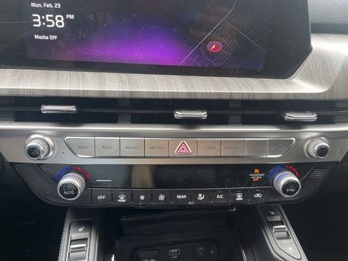 Used 2023 Kia Telluride EX w/ EX Captain's Chair Package image 35