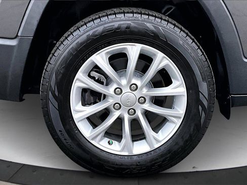 Certified 2022 Jeep Cherokee Latitude Lux image 35