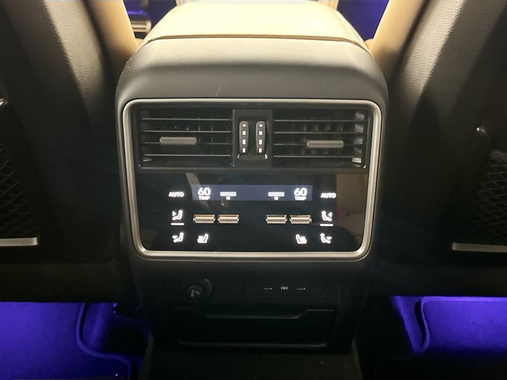 Used 2025 Porsche Cayenne Turbo AWD/4WD image 28