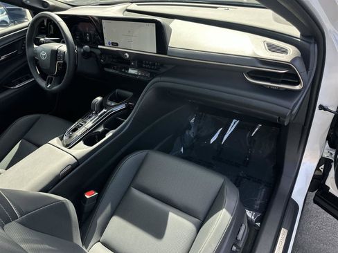 Used 2026 Toyota Crown Platinum image 12