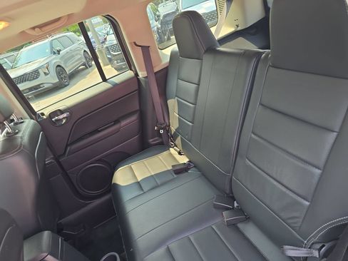 Used 2017 Jeep Patriot High Altitude AWD/4WD image 13