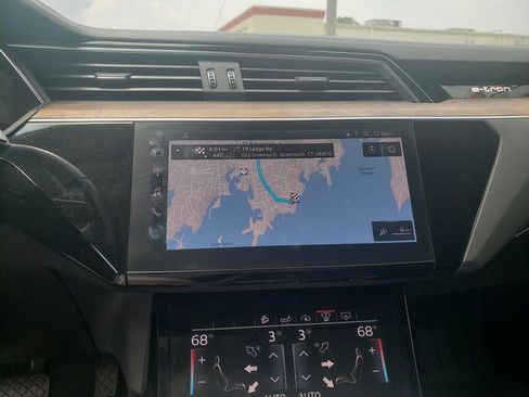 Used 2019 Audi e-tron Prestige w/ Prestige Package image 23