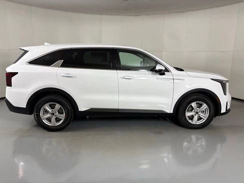 New 2026 Kia Sorento LX image 9