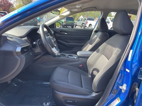 Used 2025 Nissan Altima 2.5 SV FWD image 4
