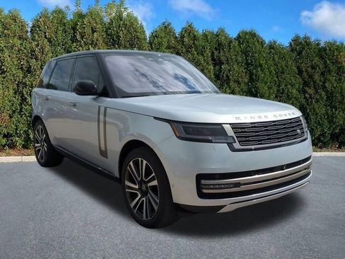 Used 2023 Land Rover Range Rover SE AWD/4WD image 3