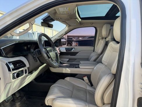 Used 2018 Lincoln Navigator Reserve w/ Technology Package image 3
