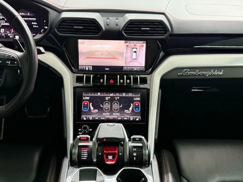 Used 2021 Lamborghini Urus image 43