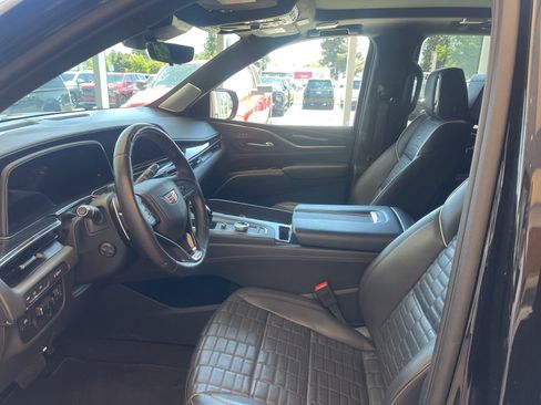 Used 2024 Cadillac Escalade ESV V w/ LPO, ONYX Package AWD/4WD image 7