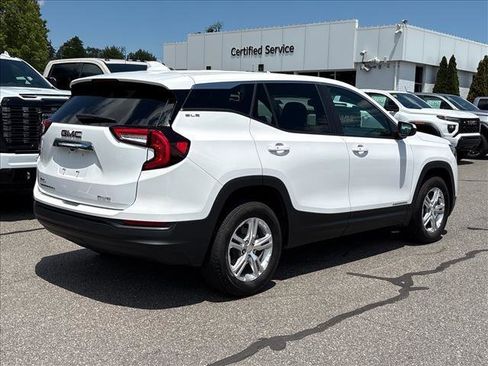 Certified 2024 GMC Terrain SLE AWD/4WD image 2